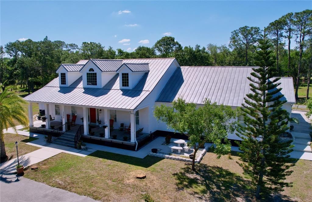 Exterior, Facade, Farmhouse