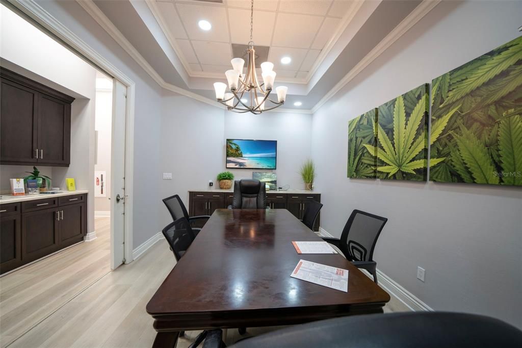 Chandelier, Dining room, Interior, Recessed Lighting, Wood Texture Flooring