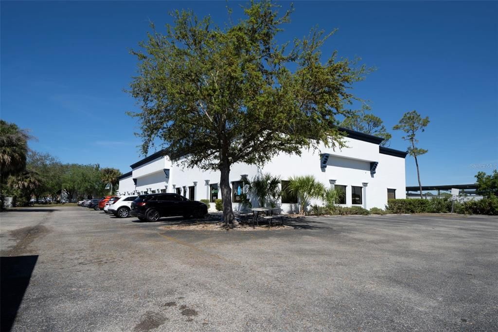 Attached, Exterior, Facade, Modern