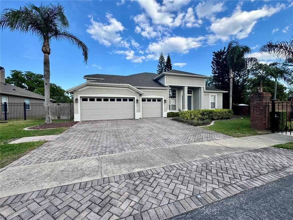 Attached, Exterior, Facade, Ranch