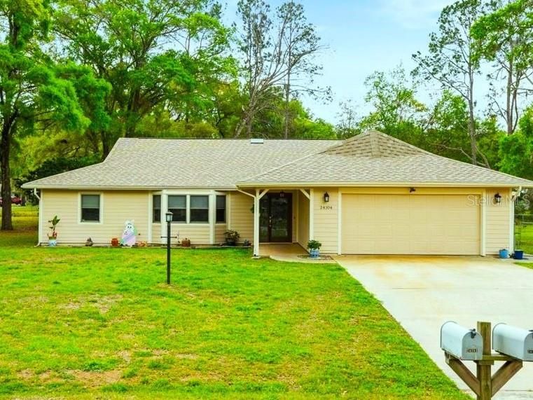 Attached, Backyard, Exterior, Facade, Ranch