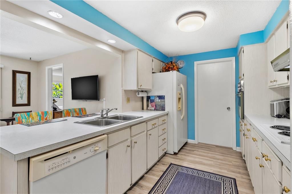 Interior, Kitchen, Recessed Lighting, Wood Texture Flooring