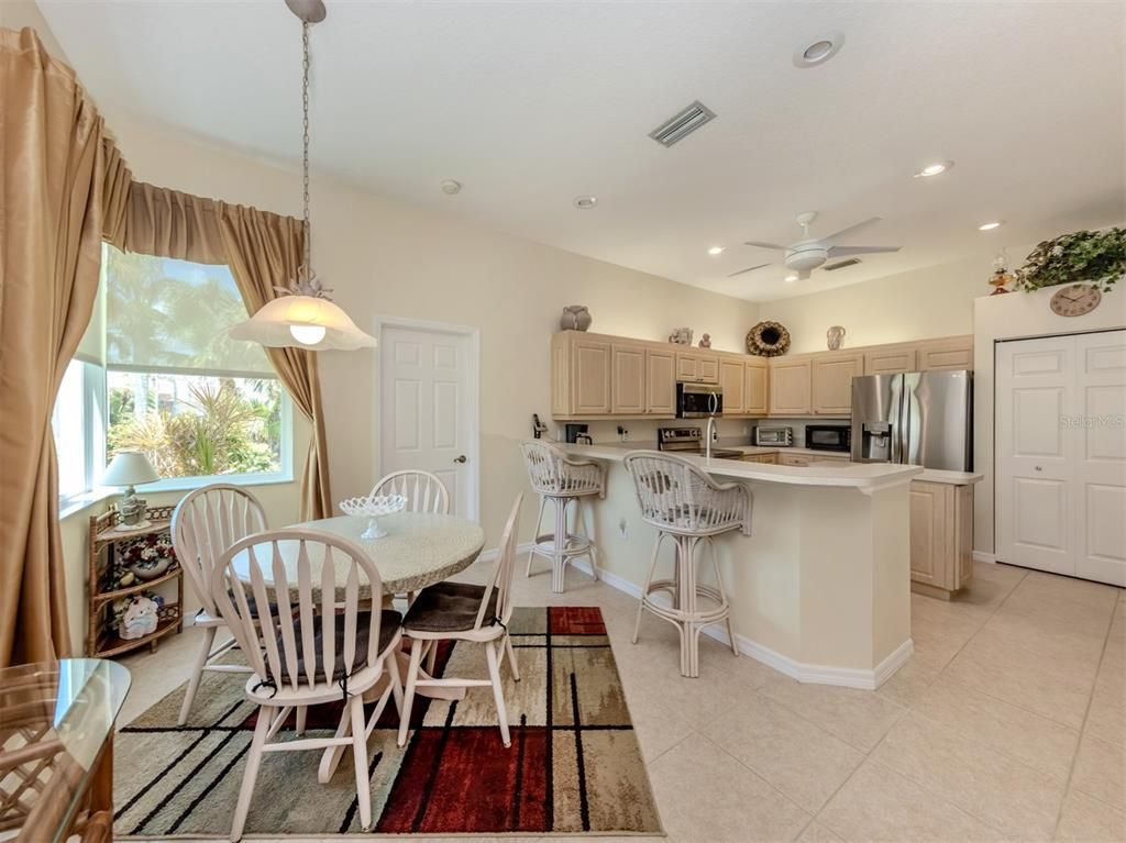 Dining room, Interior, Kitchen, Pendant Lights, Recessed Lighting, Stainless Steel Appliances