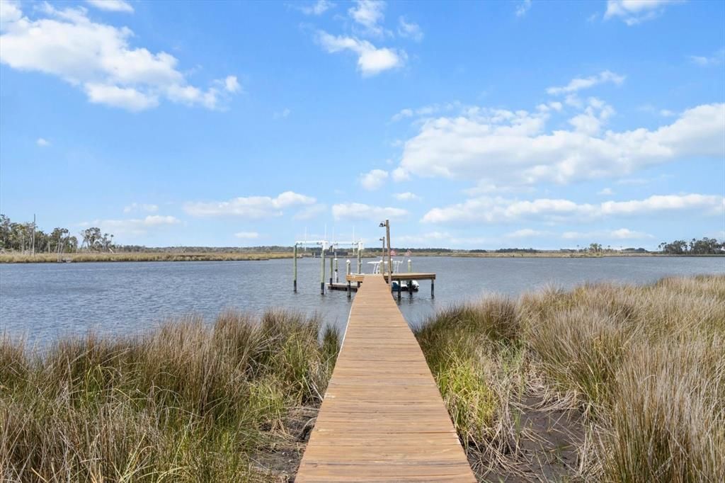 Exterior, Lake