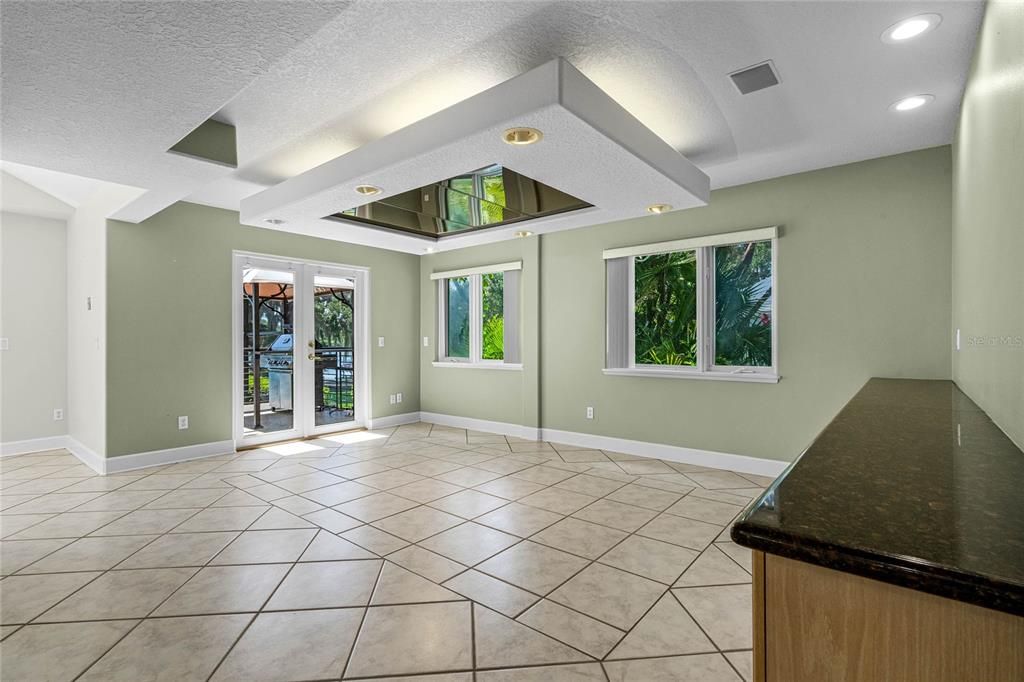 Empty room, Interior, Recessed Lighting