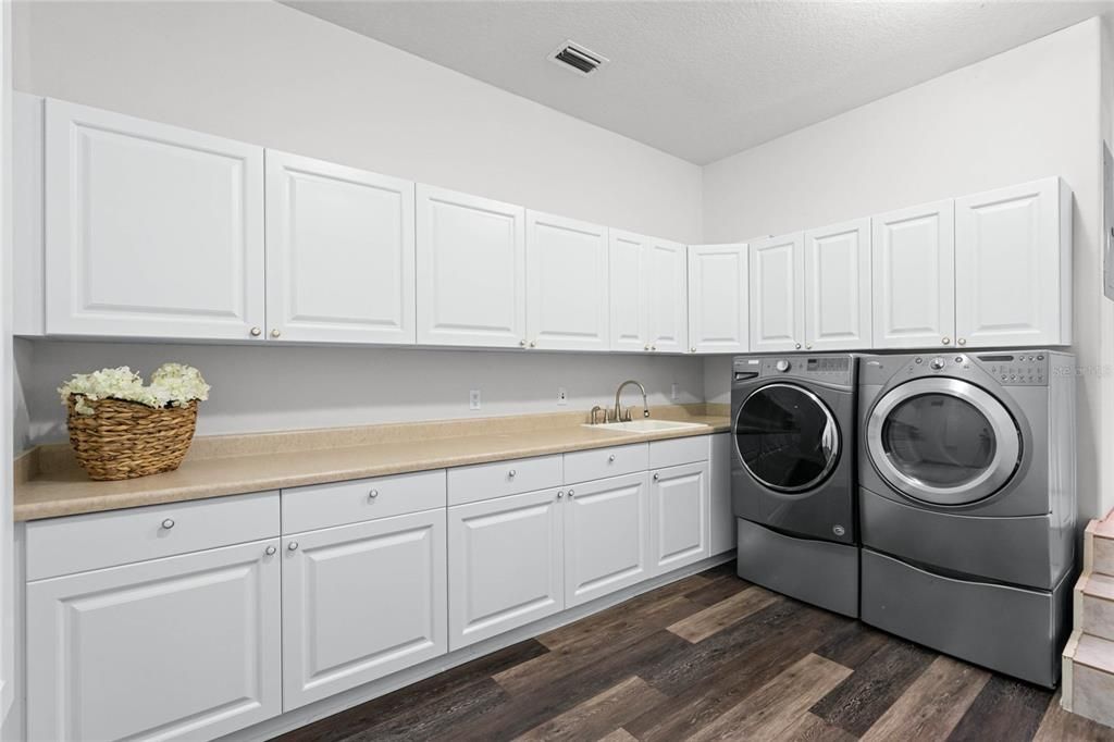 Interior, Washer, Wood Texture Flooring