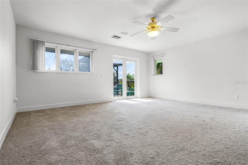 Empty room, Interior