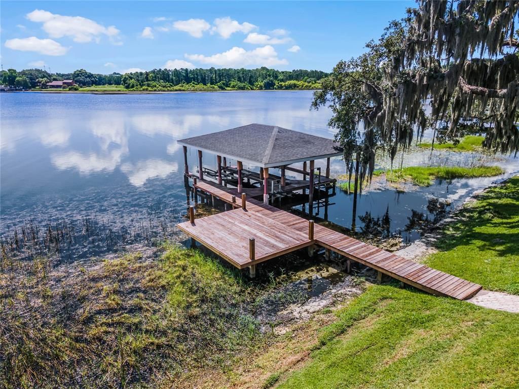 Exterior, Lake