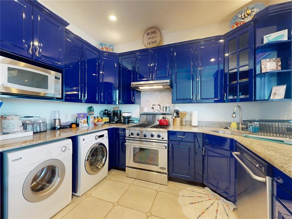 Interior, Kitchen, Recessed Lighting, Stainless Steel Appliances, Washer