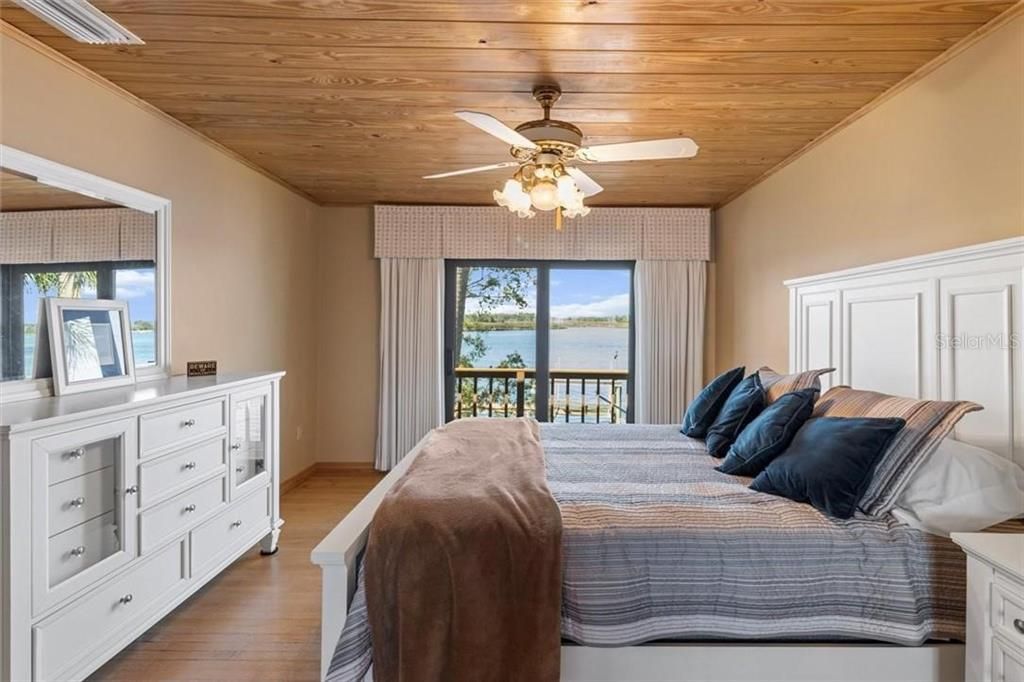 Bedroom, Interior, Water, Wooden Ceilings, Wood Texture Flooring