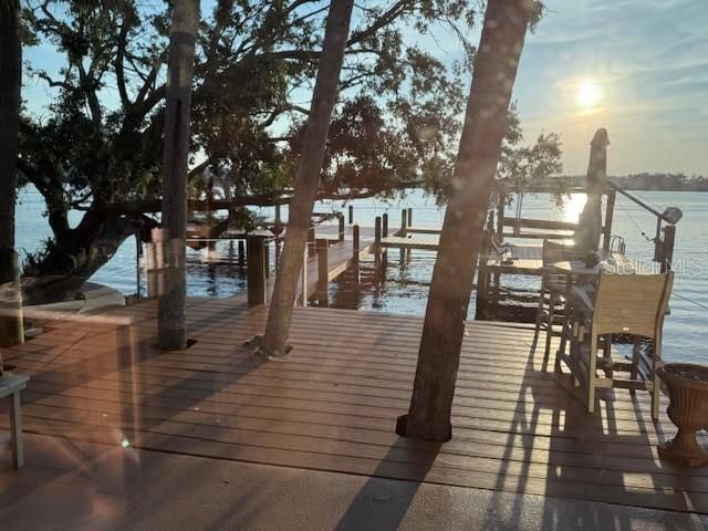 Exterior, Lake