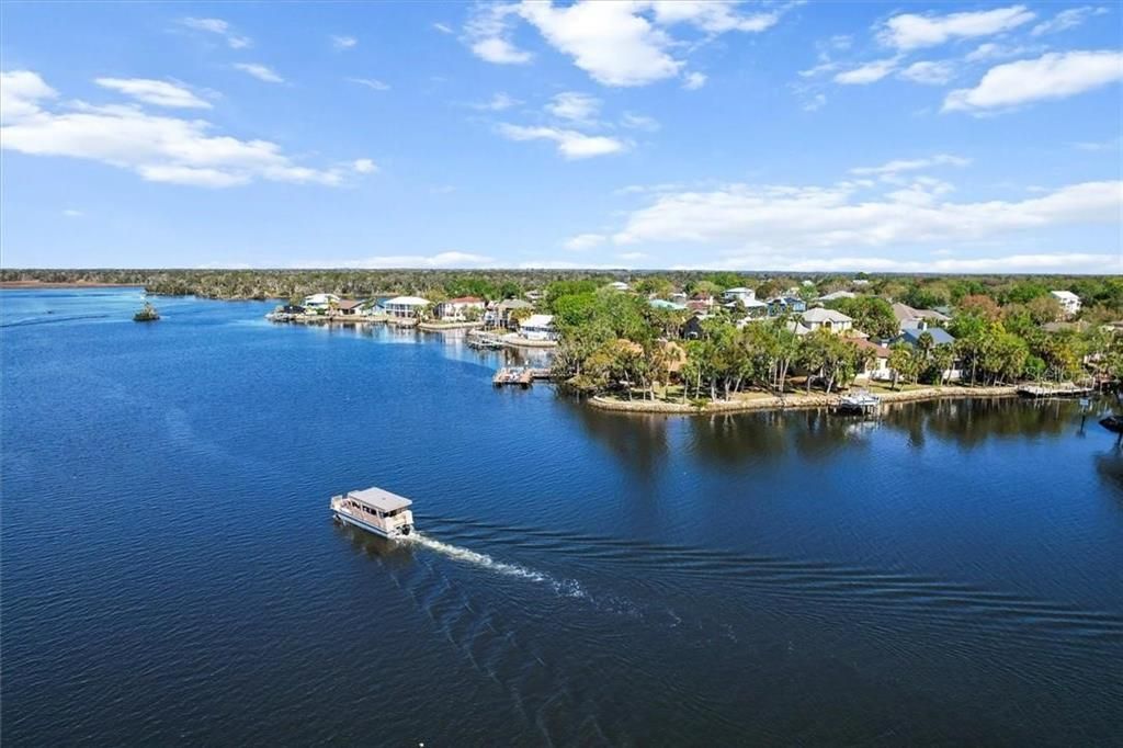 Exterior, Lake