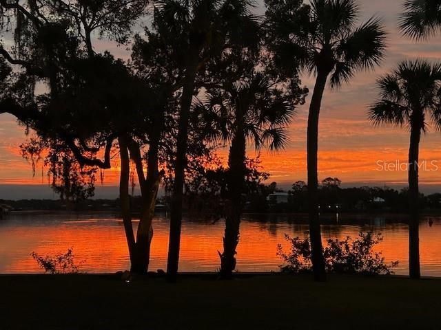 Exterior, Lake