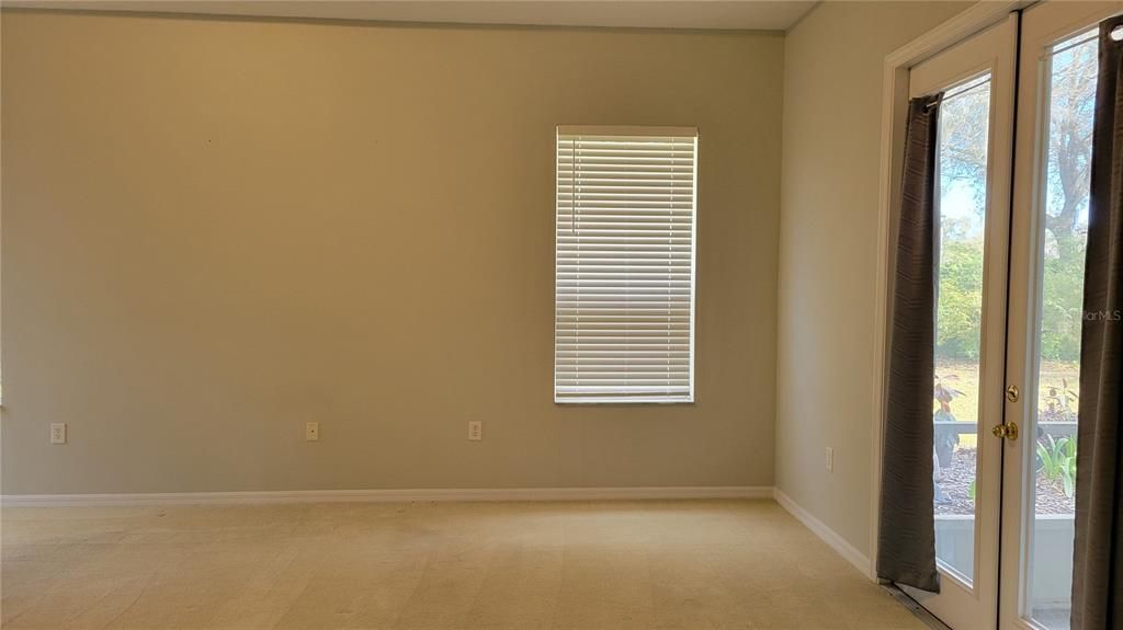 Empty room, Interior