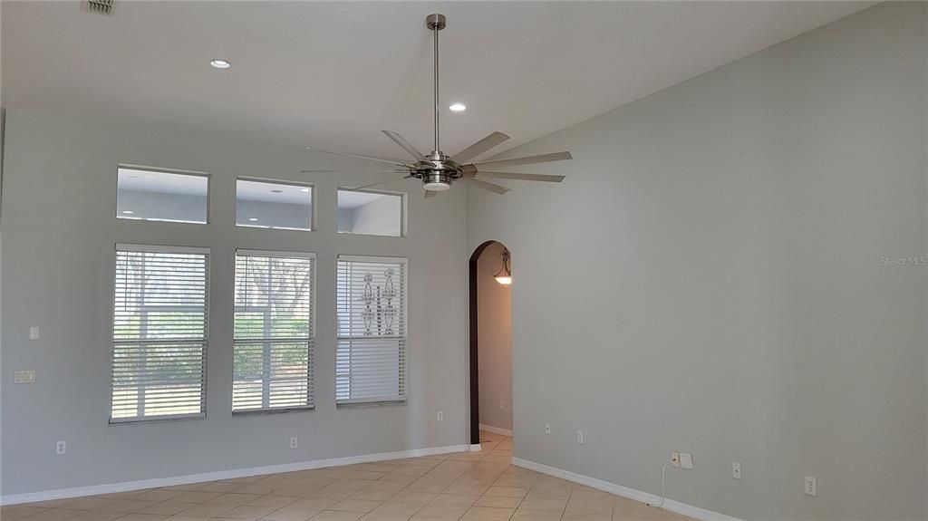 Empty room, Interior, Recessed Lighting