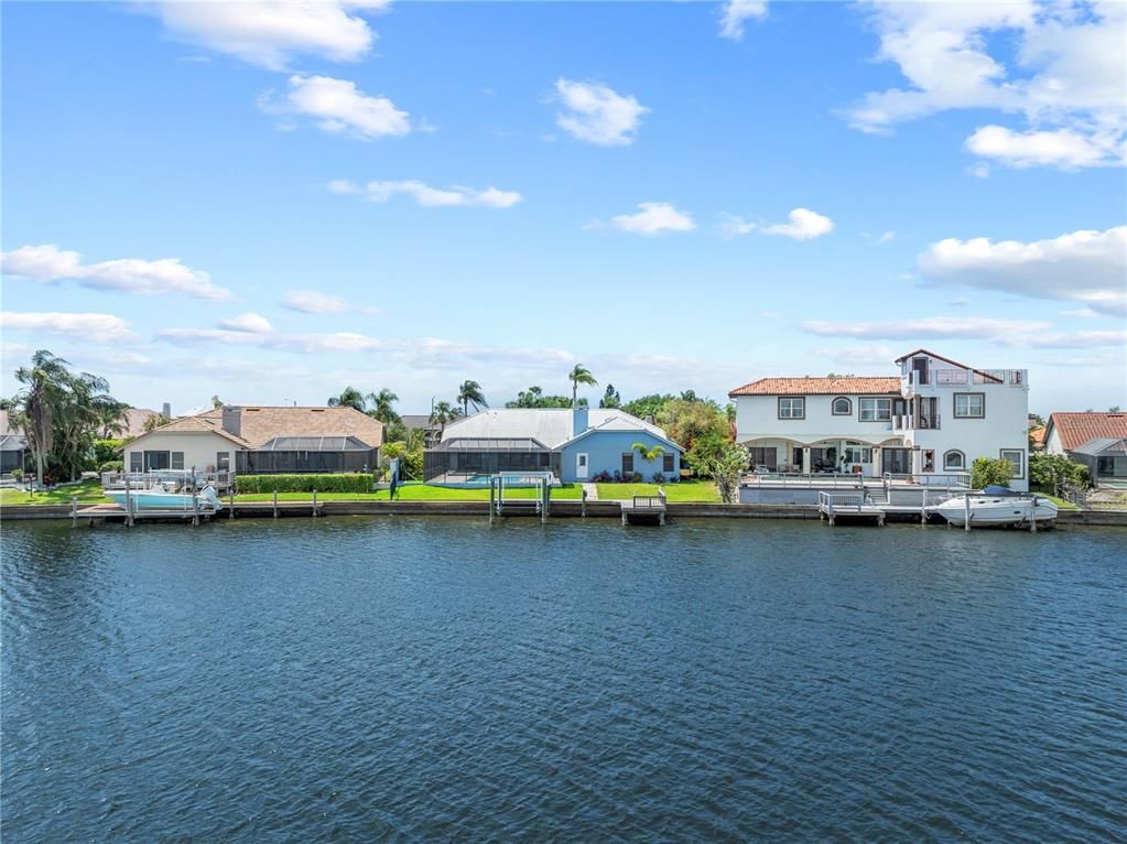 Exterior, Lake