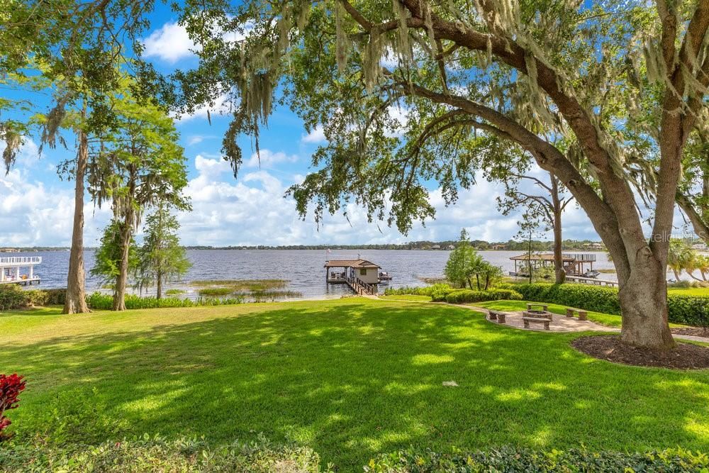 Exterior, Lake