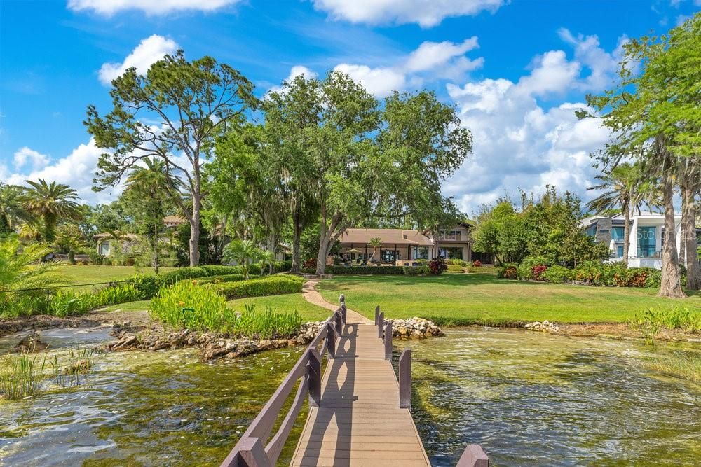 Exterior, Lake