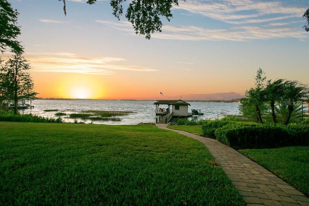 Exterior, Lake