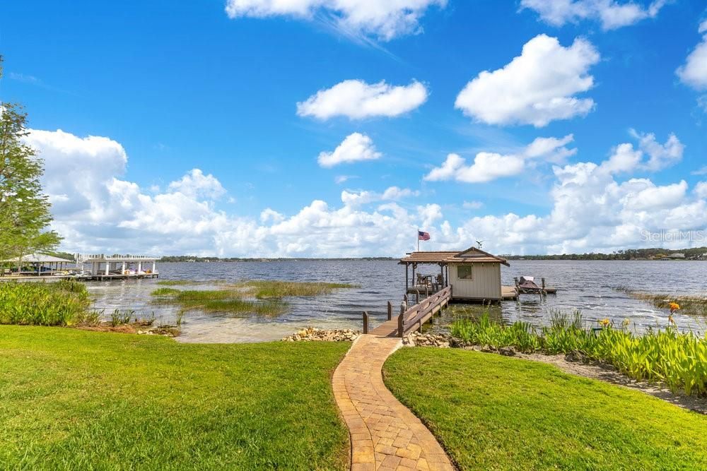 Exterior, Lake