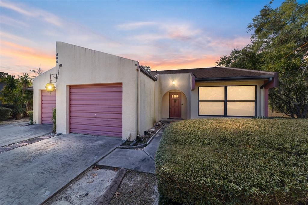 Attached, Exterior, Facade, Modern