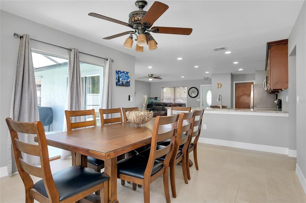 Dining room, Interior, Recessed Lighting