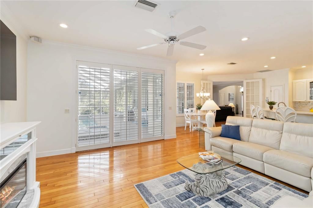 Dining room, Interior, Living room, Pendant Lights, Recessed Lighting, Wood Texture Flooring