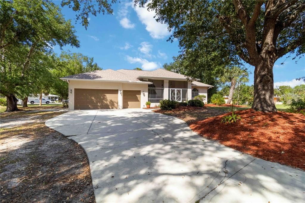 Attached, Exterior, Facade, Ranch