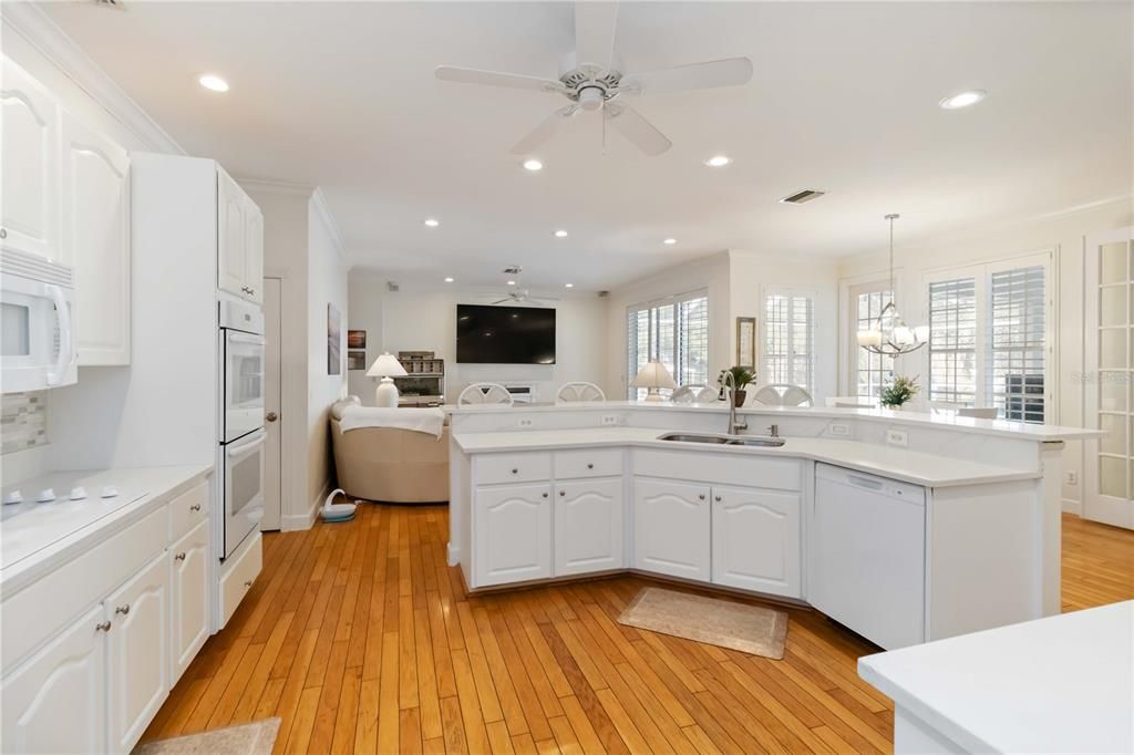 Chandelier, Interior, Kitchen, Living room, Recessed Lighting, Wood Texture Flooring
