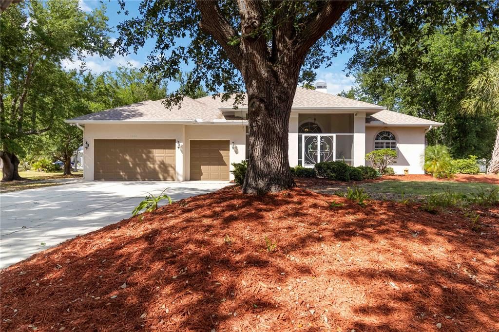 Attached, Exterior, Facade, Ranch