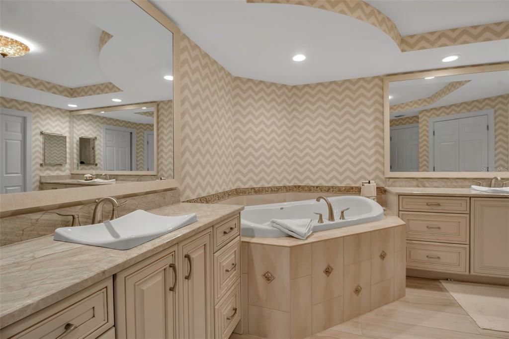 Bathroom, Dual Sink Vanities, Interior, Recessed Lighting