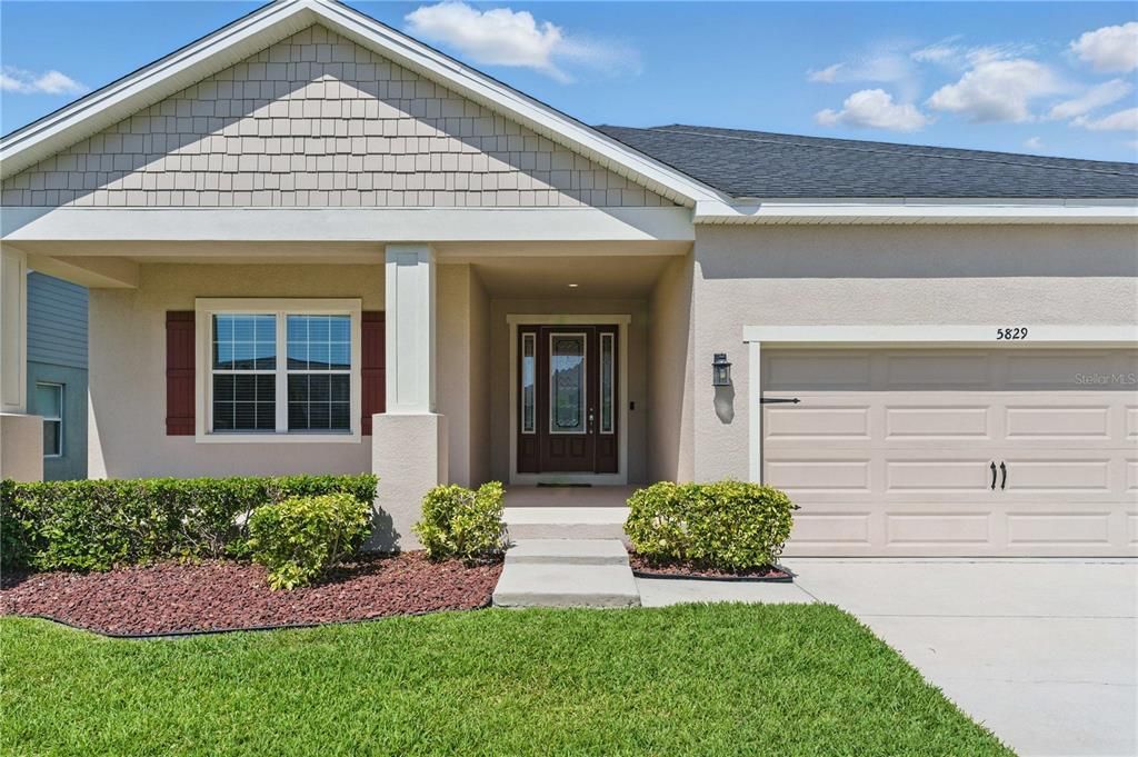 Attached, Exterior, Facade, American Craftsman