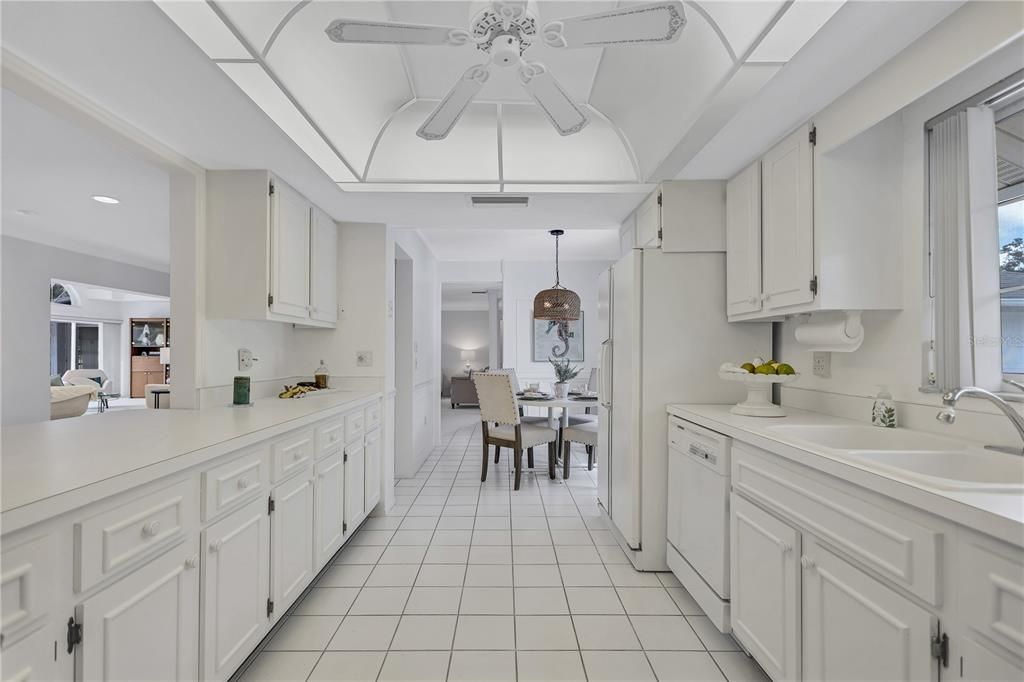 Dining room, Interior, Kitchen, Pendant Lights, Recessed Lighting