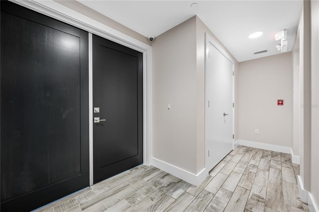 Interior, Recessed Lighting, Wood Texture Flooring