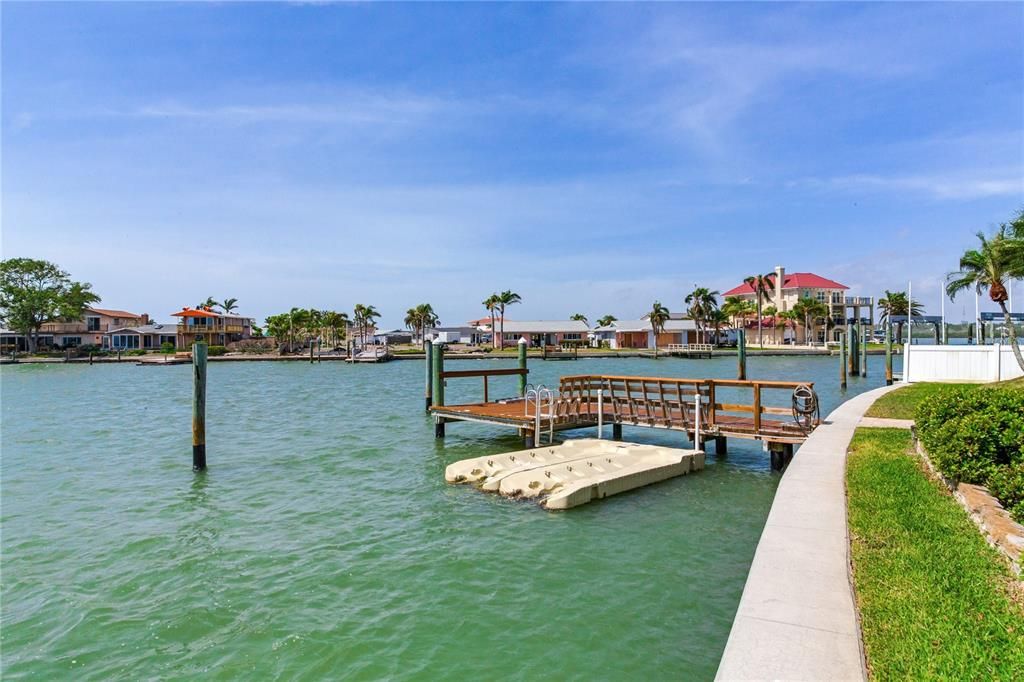 Exterior, Lake