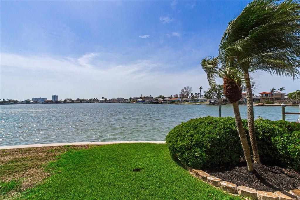 Exterior, Lake