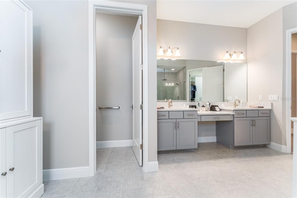 Bathroom, Dual Sink Vanities, Interior