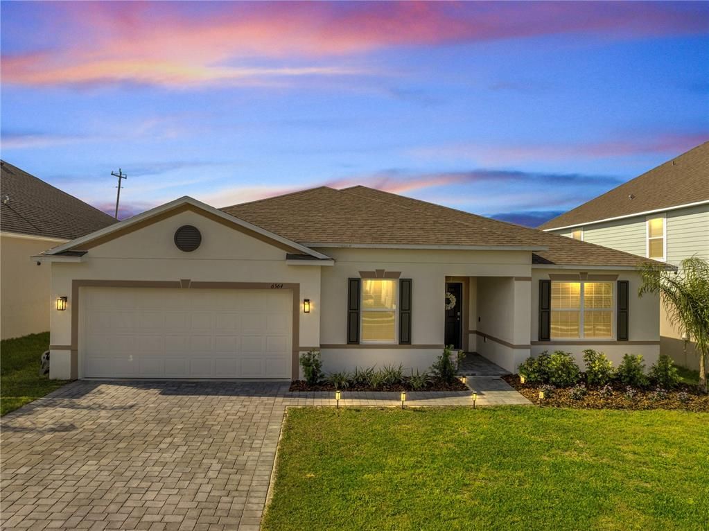 Attached, Exterior, Facade, Ranch