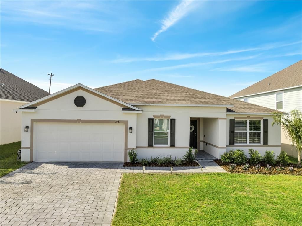 Attached, Exterior, Facade, Ranch