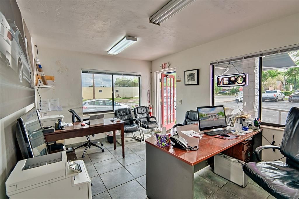 Home Office, Interior