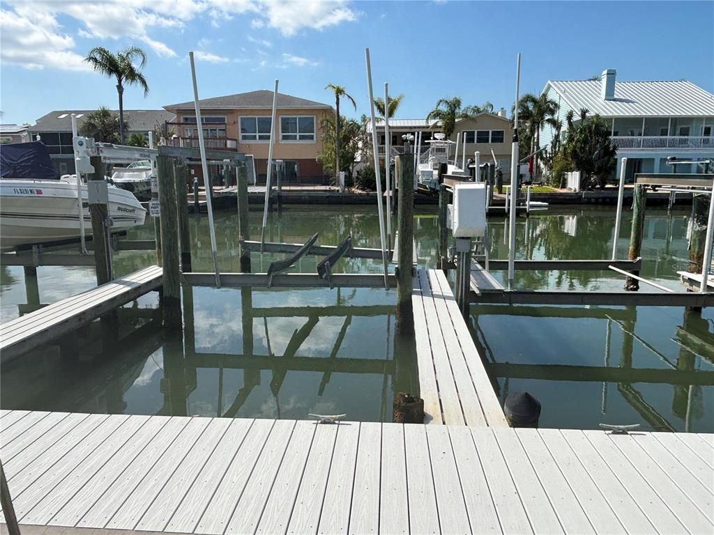Exterior, Lake