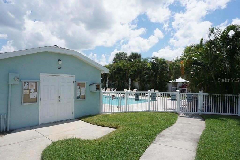 Exterior, Pool