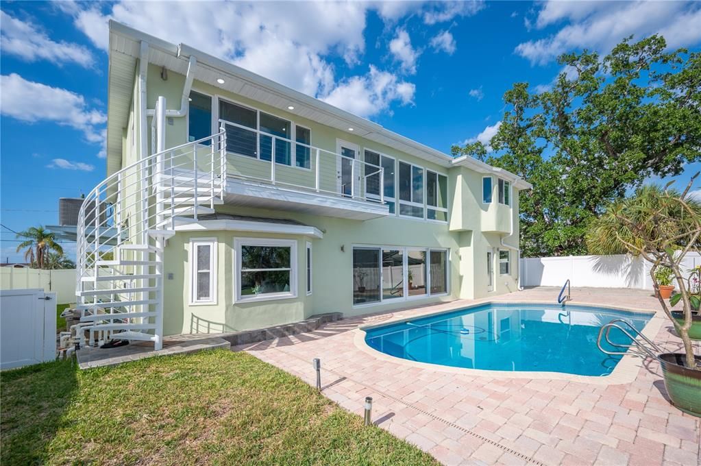 Exterior, Pool