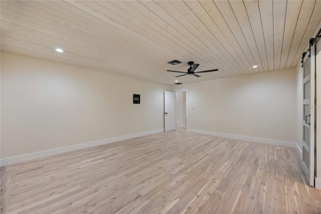 Empty room, Interior, Recessed Lighting, Wood Texture Flooring