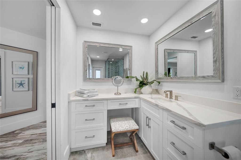 Bathroom, Dual Sink Vanities, Interior, Recessed Lighting