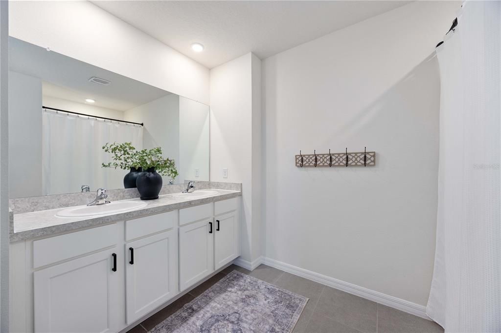 Bathroom, Dual Sink Vanities, Interior, Recessed Lighting