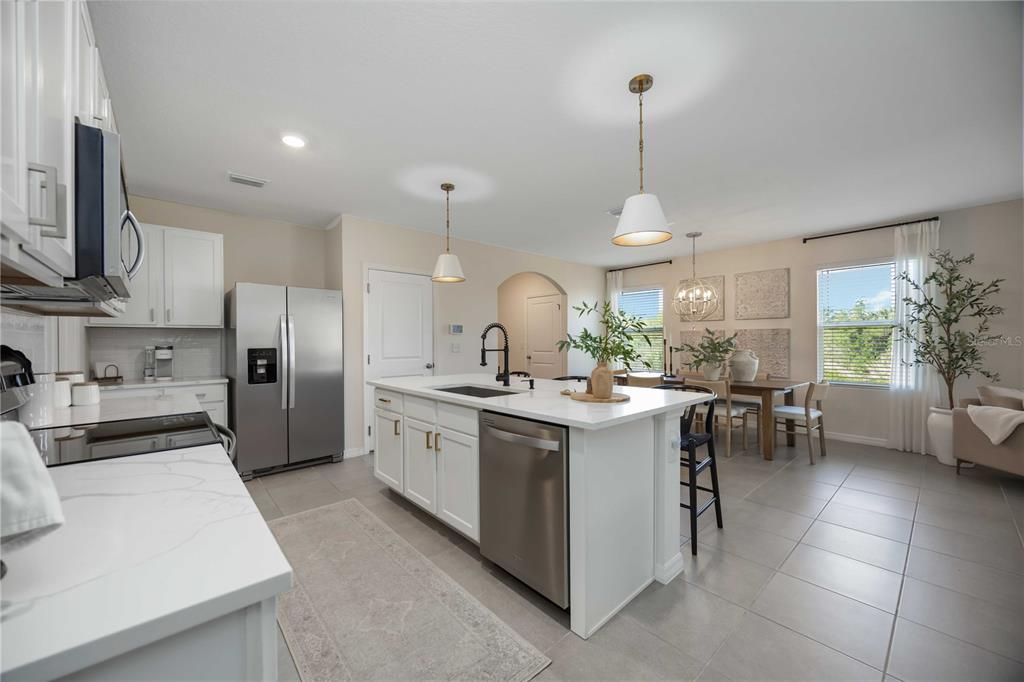 Dining room, Interior, Kitchen, Pendant Lights, Recessed Lighting, Stainless Steel Appliances