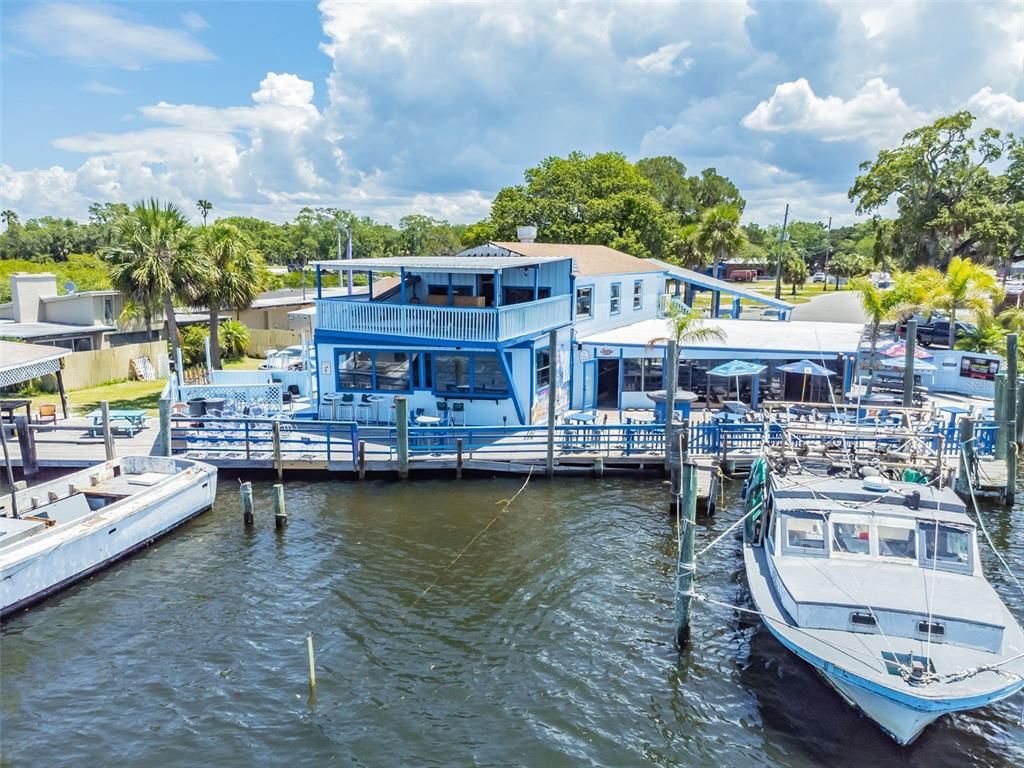 Exterior, Lake