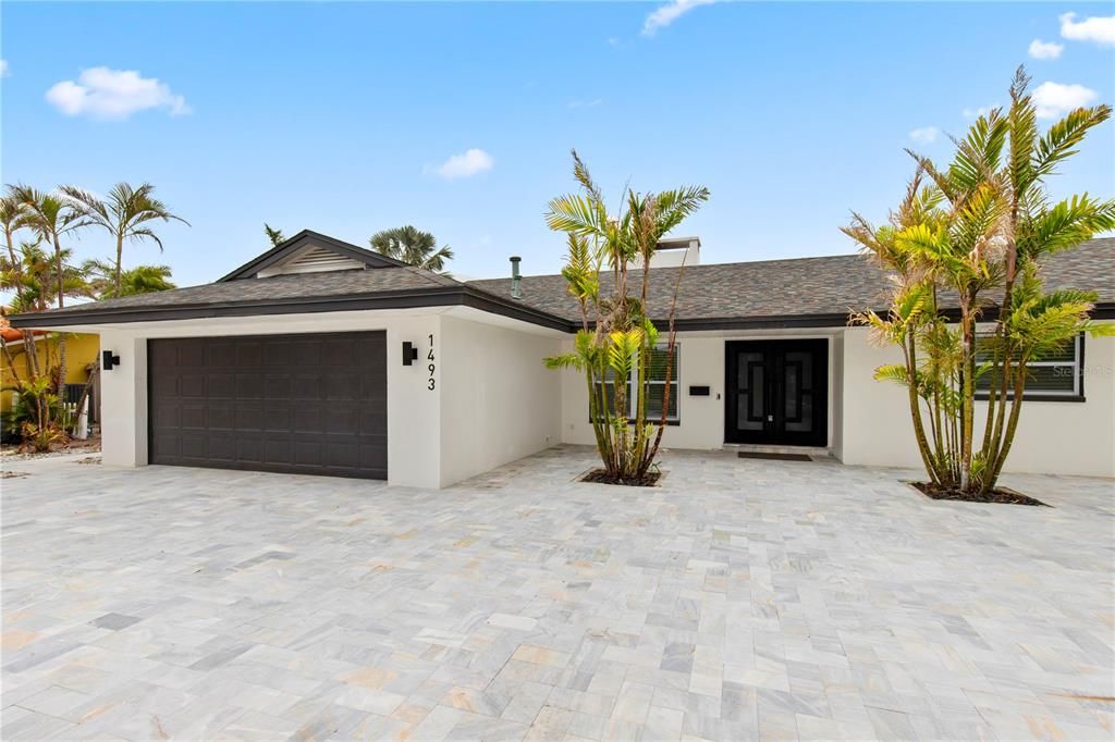 Attached, Exterior, Facade, Ranch