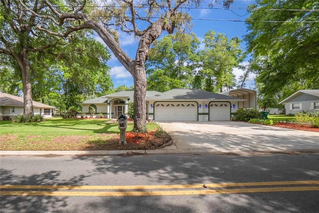 Attached, Exterior, Facade, Ranch